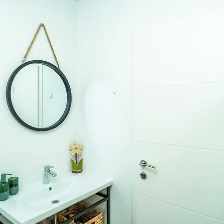 Apartament Lovro - One Bedroom With Balcony And Sea View 3 *