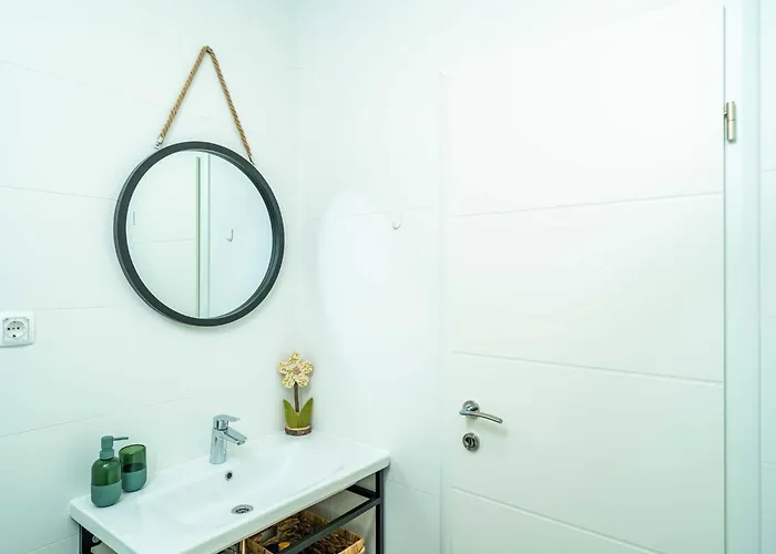 Apartament Lovro - One Bedroom With Balcony And Sea View 3 *