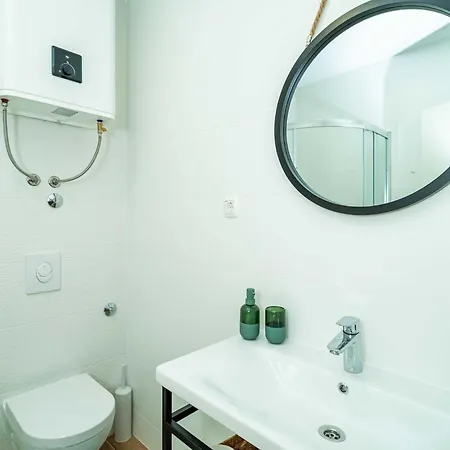 Apartment Lovro - One Bedroom With Balcony And Sea View 3